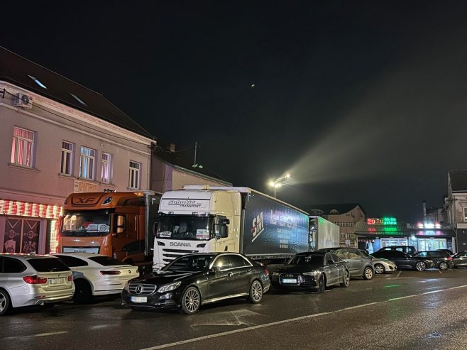 Protest prevoznika i dalje traje, blokirani granični prelazi za teretni saobraćaj prema EU (FOTO)