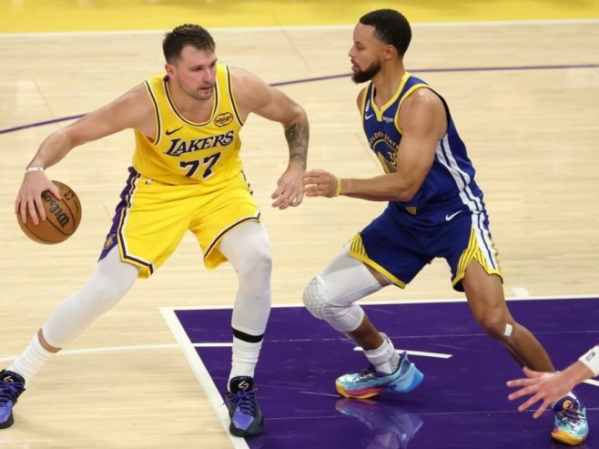 Dončić predvodio Lejkerse do pobjede protiv Čikaga