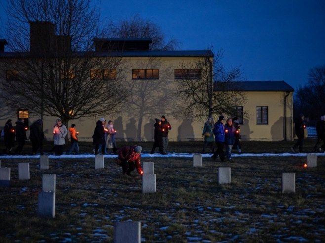 Bivši zatvorenici Aušvuca položili cvijeće i vijence