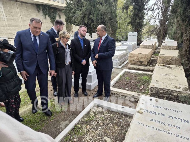 Dodik i Trišić Babić posjetili grob Arija Livnea - Foto: RTRS