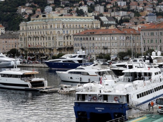 Šestorica muškaraca u Rijeci kažnjeni novčano zbog ustaštva