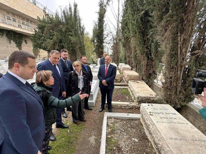 Dodik i Trišić Babić posjetili grob Arija Livnea - Foto: Ustupljena fotografija