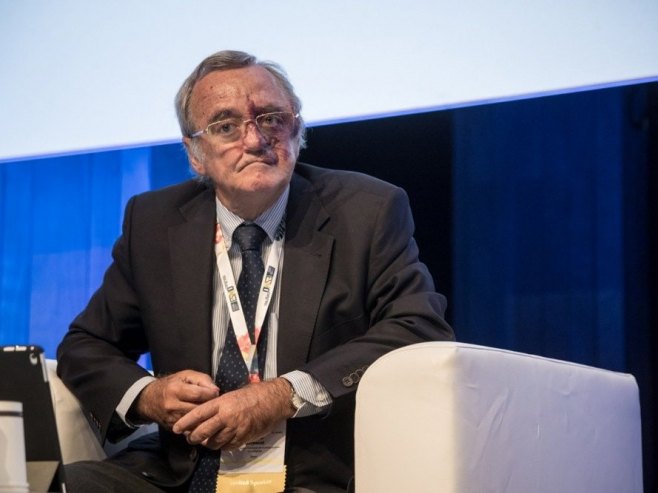 Doktor Marijano Barbasid (Foto:  EPA/YOAN VALAT) - 