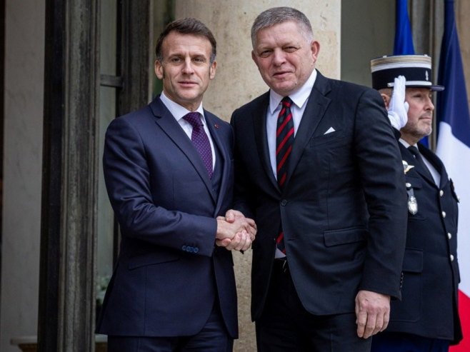 Fico Makronu u Parizu rekao da je EU nepravedna prema Srbiji