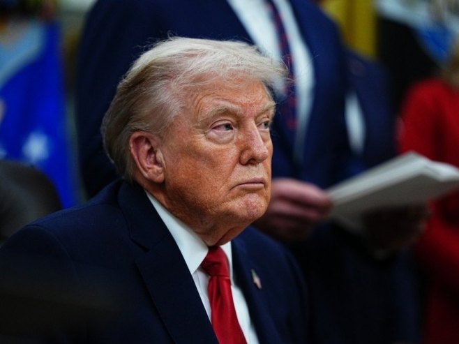 Donald Tramp (foto: EPA/AARON SCHWARTZ) - 