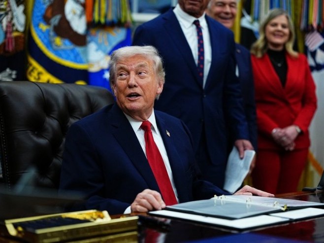 Tramp zaprijetio carinama svakoj zemlji koja snabdijeva Kubu naftom