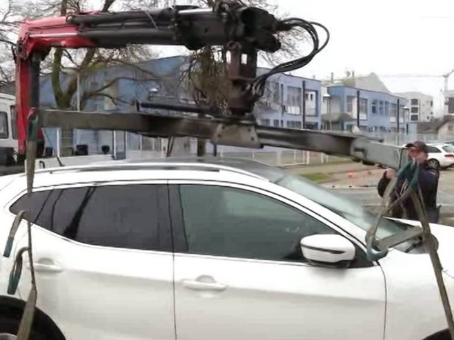 Nepropisno parkiranje - Foto: RTRS