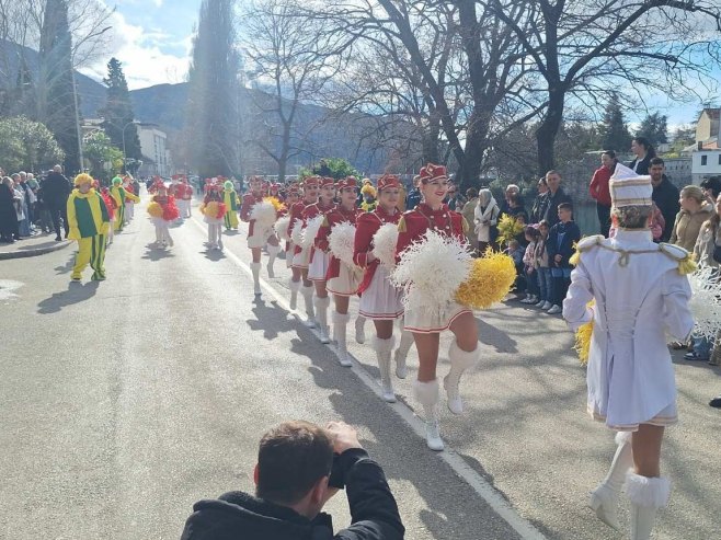 Defileom mažoretkinja u Trebinju najavljen "Praznik mimoze" (VIDEO)