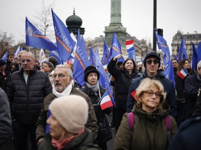 U Parizu održan marš za izlazak Francuske iz Evropske unije (VIDEO)