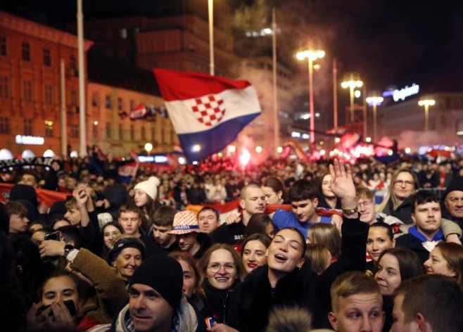 Zagreb: Doček rukometaša uz Tompsona, u publici kontroverzne zastave i ustaški pozdrav