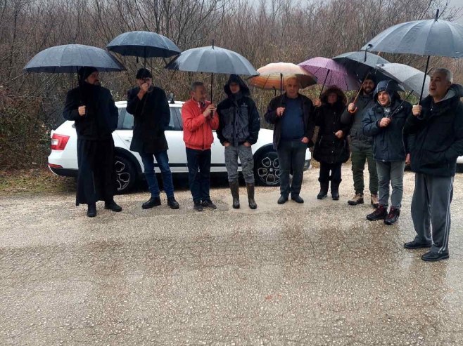 Mještani sela kod Mostara sedmi dan brane posjede Srba povratnika