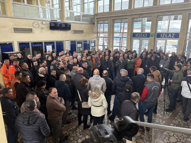 Informativni sastanak sindikata sa radnicima ŽRS o stanju u ovom preduzeću