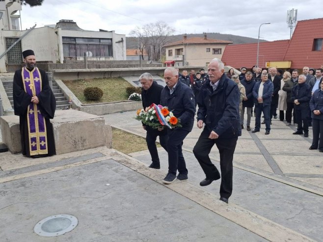 Polaganje vijenaca u Mrkonjić Gradu - Foto: RTRS