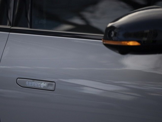 Peking zabranio uvučene kvake na vratima automobila