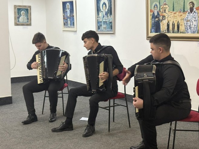Održano "Veče harmonike" u Umjetničkoj galeriji u Doboju (VIDEO)