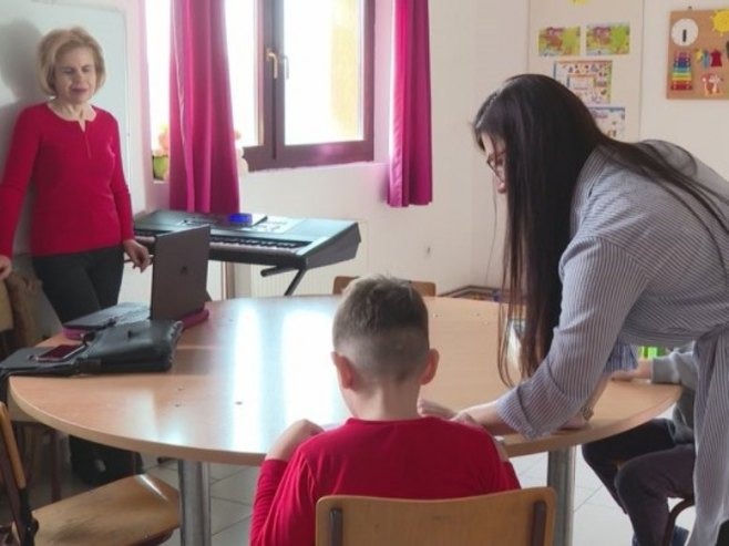 Kakva je uloga asistenata u nastavi i da li su dovoljno plaćeni? (VIDEO)