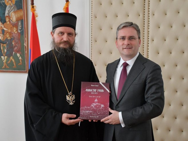 Episkop Sergije i Nikola Selaković (foto: eparhijabihackopetrovacka.org) - 