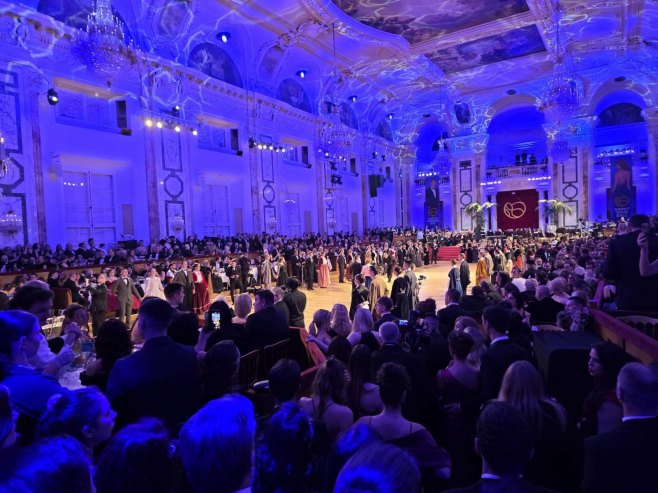 Svetosavski bal u Beču: Preko 3.000 ljudi napunilo salu palate u Hofburgu - Trebinjci u centru pažnje (FOTO)