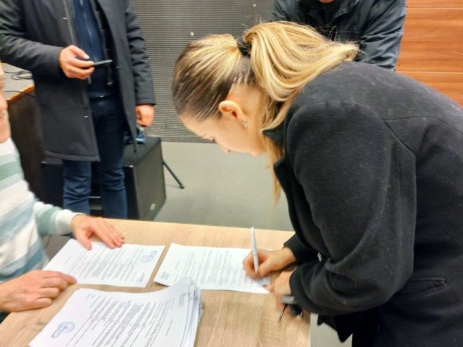 Potpisani ugovori o stipendiranju 160 studenata iz Bratunca