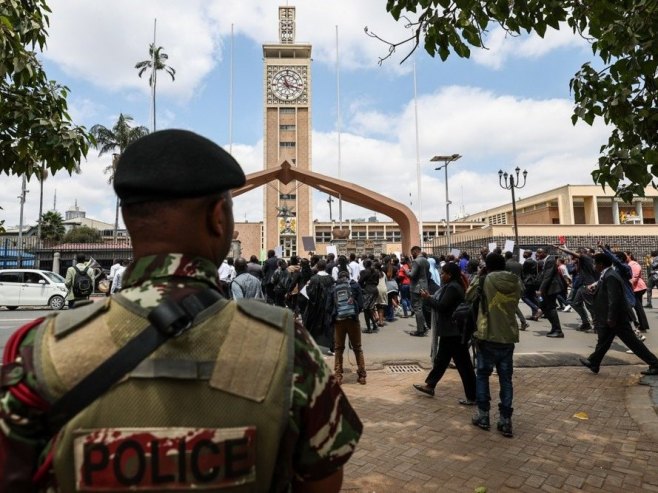 Policija u Keniji (Foto: EPA/DANIEL IRUNGU) - 
