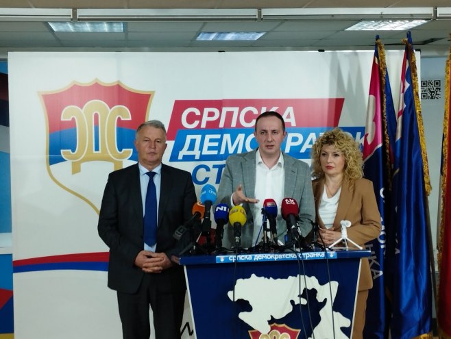 Konferencija za novinare SDS - Foto: RTRS