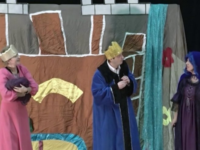 Predstava za djecu "Zlatokosa i princ" u Kozarskoj Dubici - Foto: RTRS