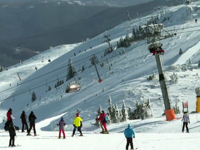 Јahorina puna gostiju sa svih meridijana; Dobra zimska sezona na skijalištima ne jenjava