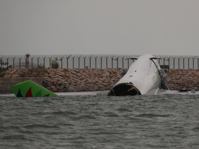 Putnički avion pao u more, svi preživjeli (VIDEO)