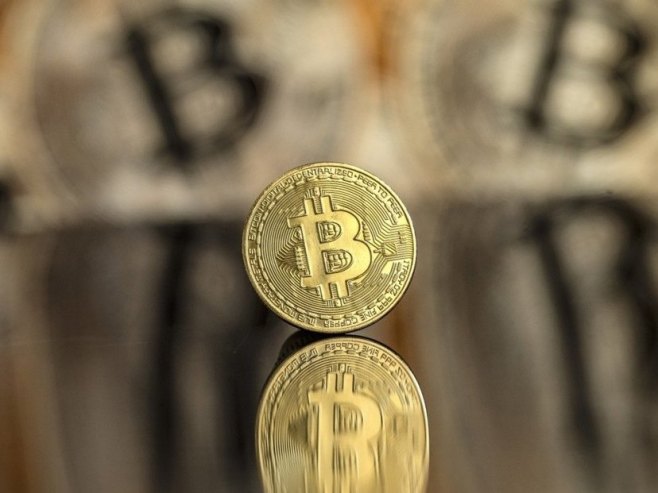 Bitkoin pao za dva odsto na 57.100 evra, itirijum za 1,7 odsto na 1.680 evra