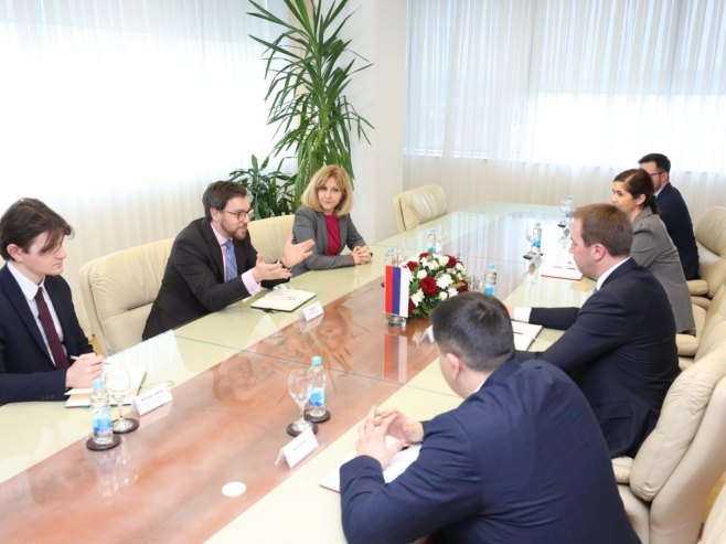 Selak sa britanskim zvaničnicima - Foto: Ustupljena fotografija