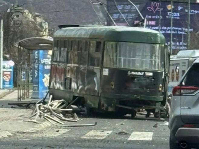 Tramvaj iskočio iz šina u Sarajevu, ima povrijeđenih (VIDEO)
