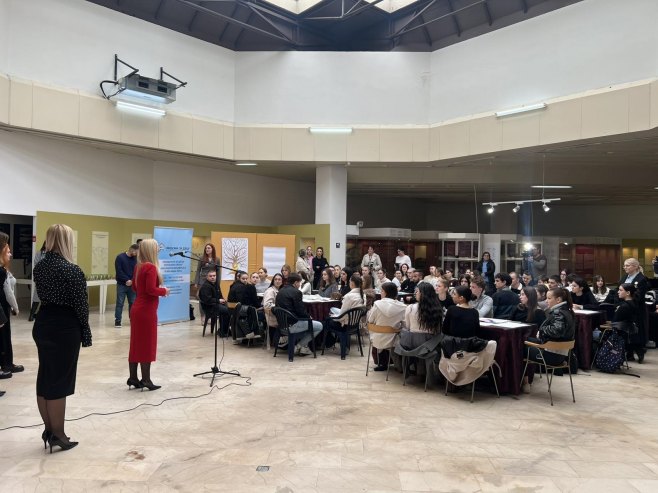 Podrška mališanima koji se bore sa teškim oboljenjima; Održana i radionica "Drvo podrške"