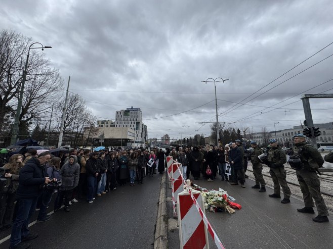 Protest u Sarajevu: Građani blokirali saobraćaj kod tramvajske stanice
