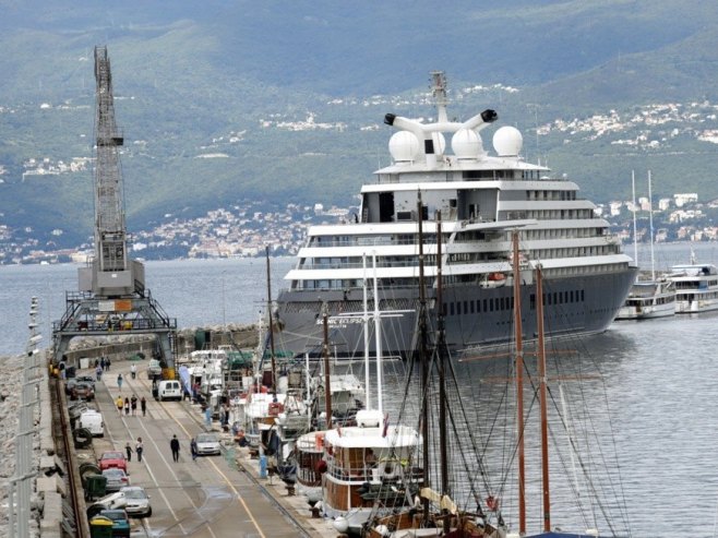 Rijeka:  Teretni brod udario u čuvenog "Galeba" (VIDEO)