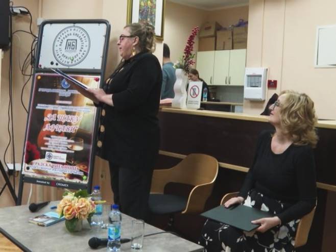 Poetsko veče "Za šaku ljubavi" održano u Narodnoj biblioteci u Prijedoru (VIDEO)
