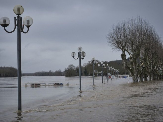 Poplave u Francuskoj (Foto: EPA/GUILLAUME PINON) Poplave u Francuskoj (Foto: EPA/GUILLAUME PINON) -