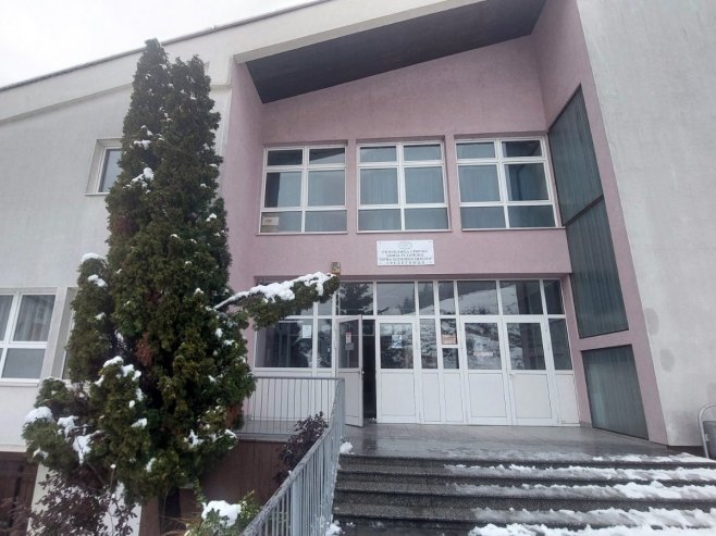 Direktorka škole u Srebrenici: Neistinite tvrdnje o spisku učenika, riječ o nespretnoj šali