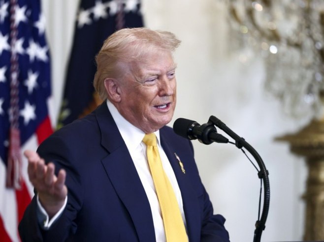 Donald Tramp (foto: EPA/JIM LO SCALZO) - 