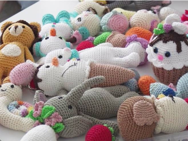 Mladi sve više zainteresovani za heklanje, pletenje, vez