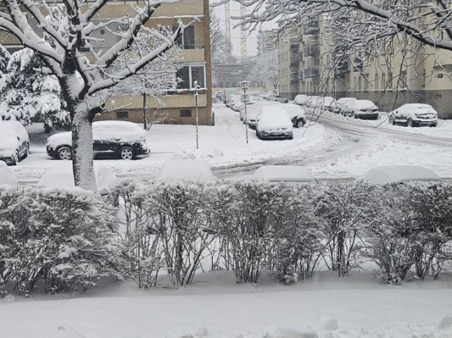 Obilne snježne padavine zaustavile letove na aerodromu u Beču