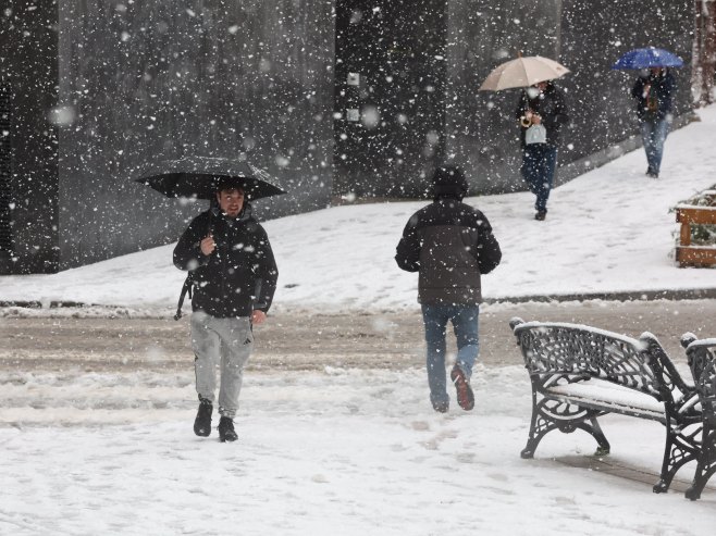 Zbog snježnih padavina u Mariboru i Celju više od 30.000 potrošača bez struje