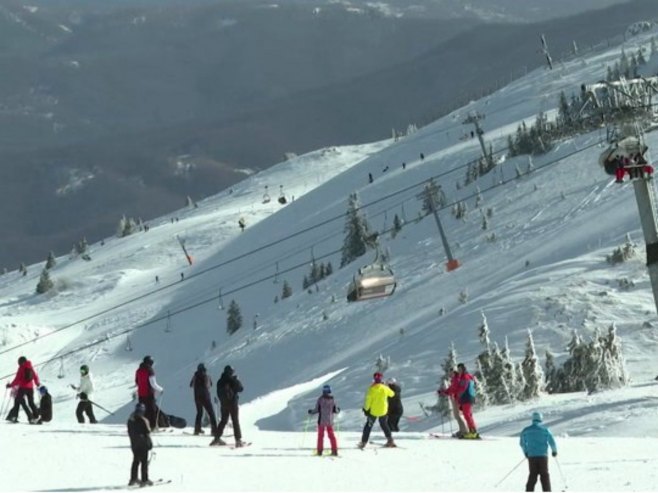 Na Јahorini sezona na vrhuncu: Turisti preplavili olimpijsku ljepoticu