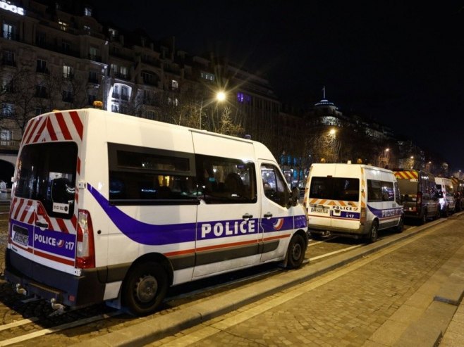 U toku evakuacija više objekata u Parizu zbog prijetnji bombom