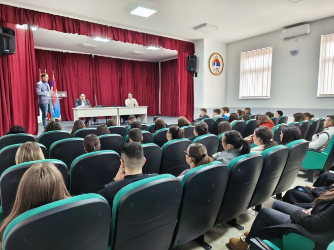 U Ribniku potpisani ugovori za stipendiranje studenata i učenika