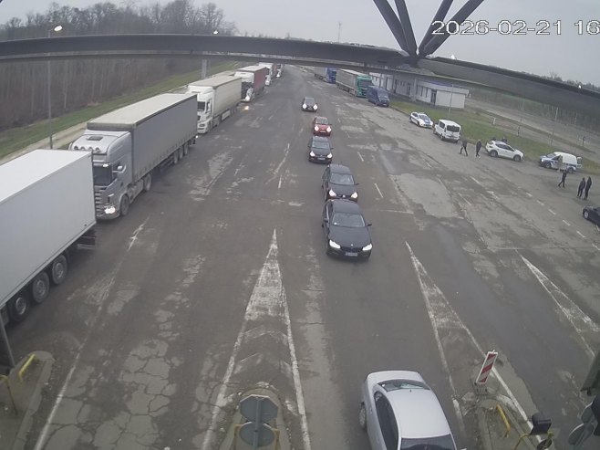 Oštećena dva vozila na Rači, policija postupa po prijavi