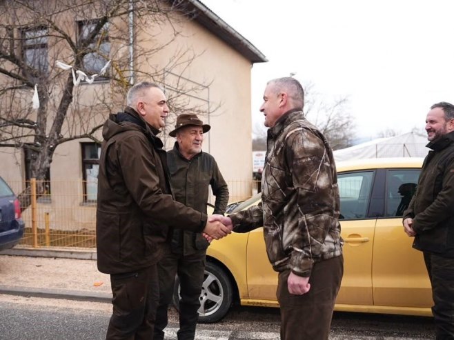 Minić na lovačkom druženju kod Šipova (FOTO)