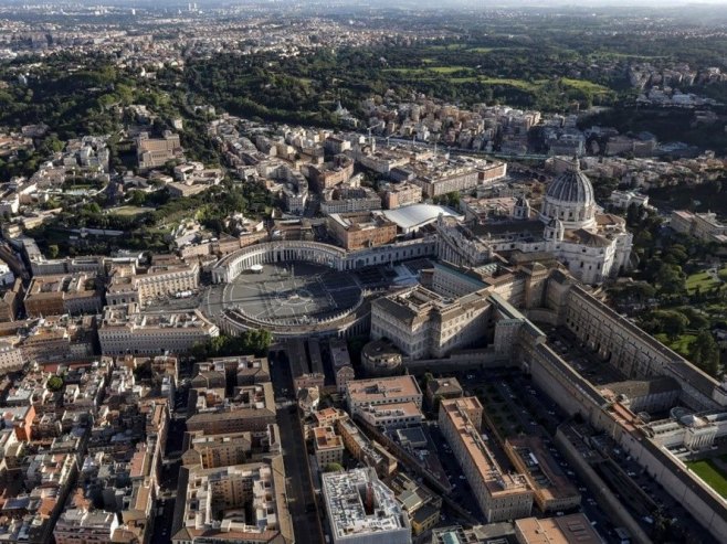U Rimu ispisane svastike i nacistički simboli