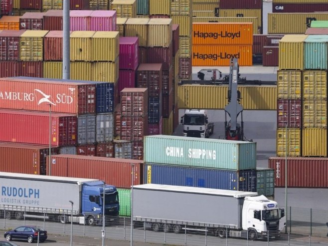 SAD će u ponoć prestati da naplaćuju carine koje je Vrhovni sud ukinuo u petak