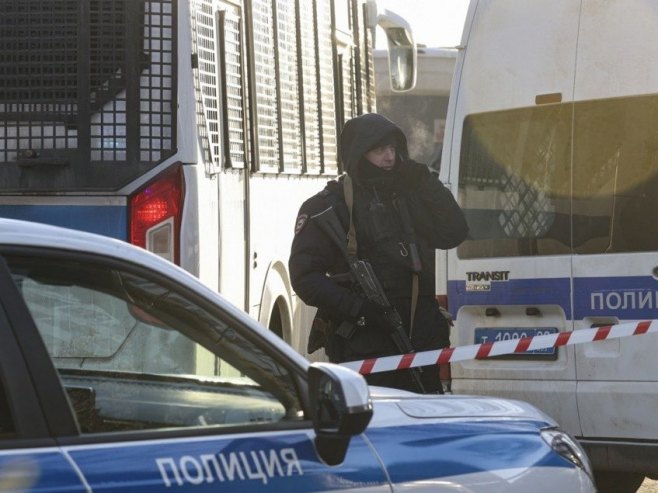 Ruska policija (Foto: EPA/MAXIM SHIPENKOV, ilustracija) - 