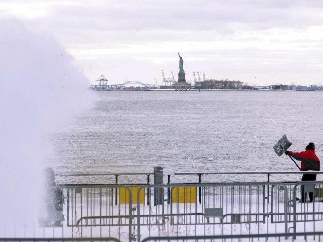 Otkazano više od 5.000 letova zbog oluje u SAD (VIDEO)